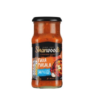 Sharwood's Tikka Masala Cooking Sauce mild 30 % fettreduziert 4 Portionen in Glasflasche 420 g